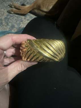 Vintage Gold Tone Ribbed Crossover Shrimp Style Cuff Bracelet